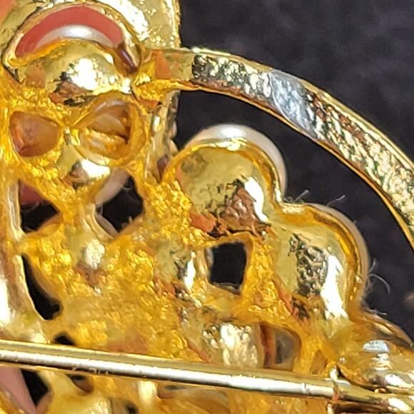 Vintage ART Arthur Pepper Brooch Gold Tone Round Faux Pearl Signed Rope Trim - Picture 6 of 7